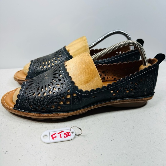 Shoes - Rue 580 Perforated Leather Sandals Size 40 US 9.5 - 10